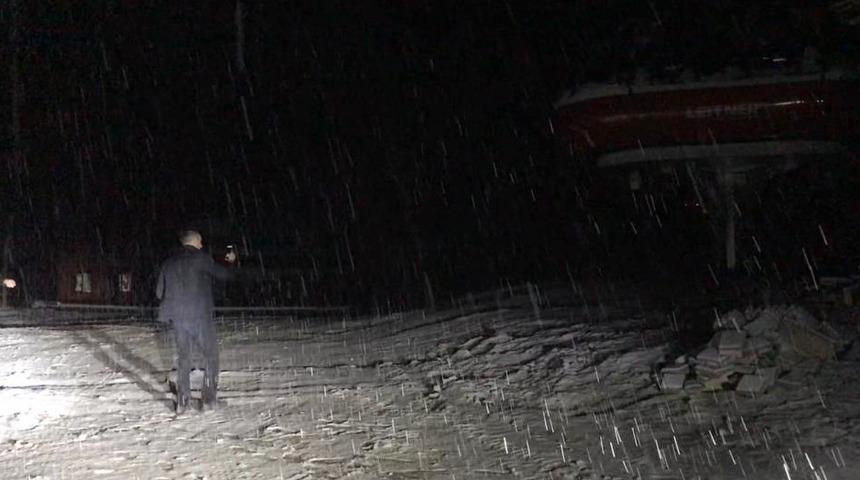 Sarıkamış’a mevsimin ilk karı yağdı