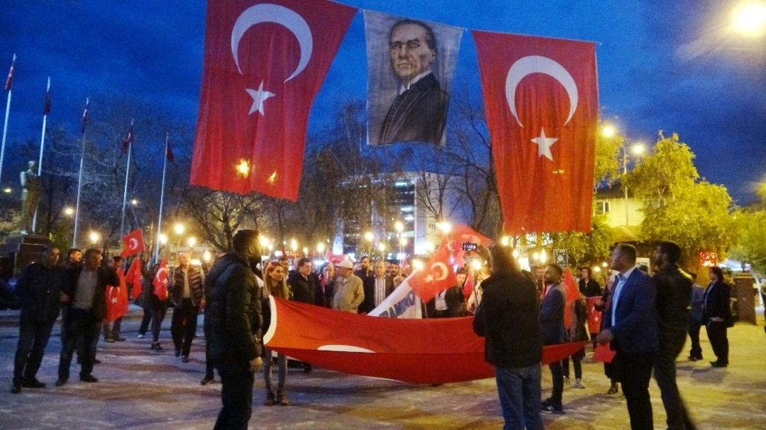 Ardahan&rsquo;da meşaleli cumhuriyet y&uuml;r&uuml;y&uuml;ş&uuml;