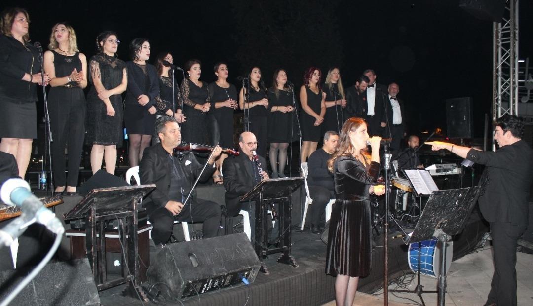 Alaşehirliler Cumhuriyet Konseriyle coştu