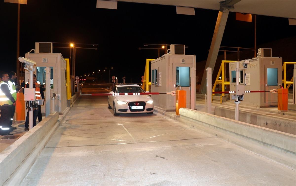 Menemen-Aliağa-&Ccedil;andarlı Otoyolu'nun bazı kesimleri trafiğe a&ccedil;ıldı