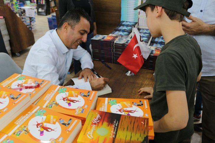 Çiçekçi: “Bu ülkenin en büyük sorunu okumamak” G1