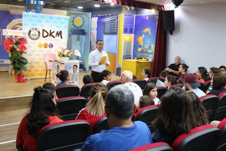 Çiçekçi: “Bu ülkenin en büyük sorunu okumamak” G2