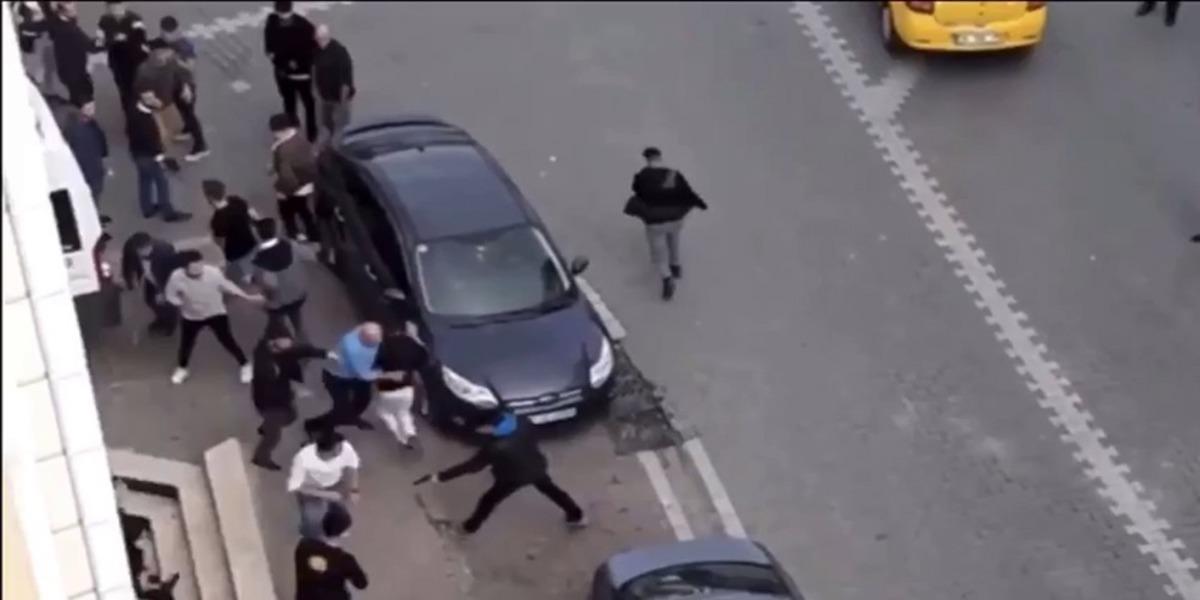 'Sigara isteme' tartışması dehşete d&ouml;n&uuml;şt&uuml;! &Ccedil;ok sayıda kişi yaralandı