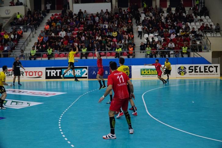 Yunanistan'da skandal 'asker selamı' kararı G4