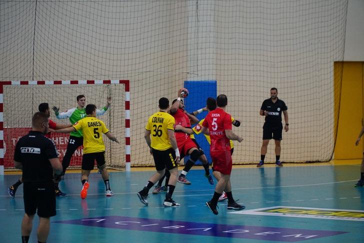 Yunanistan'da skandal 'asker selamı' kararı G5