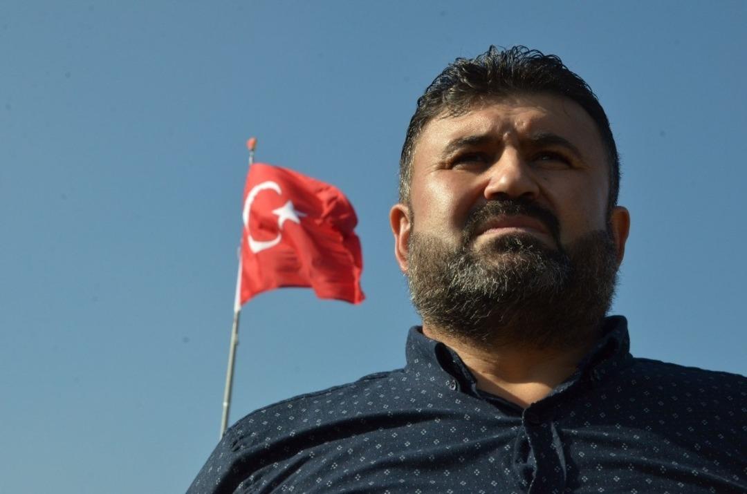 (&Ouml;zel) Mehmet&ccedil;iğe T&uuml;rk bayrağıyla destek