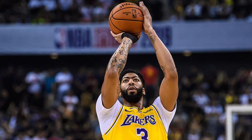 Anthony Davis'ten üç çeyrekte 40 sayı, 20 ribaunt