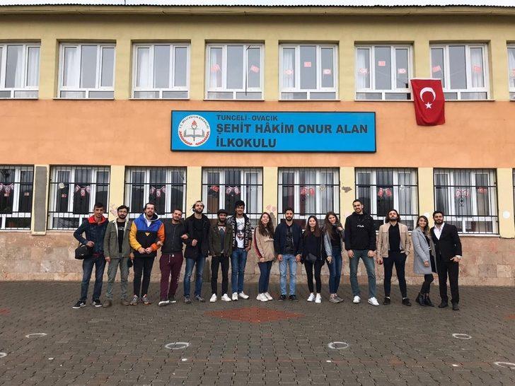 Ayaz ve Nupelda kardeşler için okulda, kütüphane oluşturuldu G3