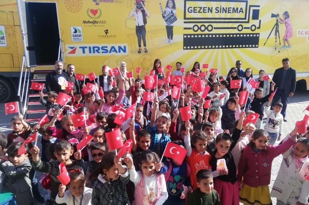 K&ouml;y okulu &ouml;ğrencileri ilk kez sinemayla buluştu