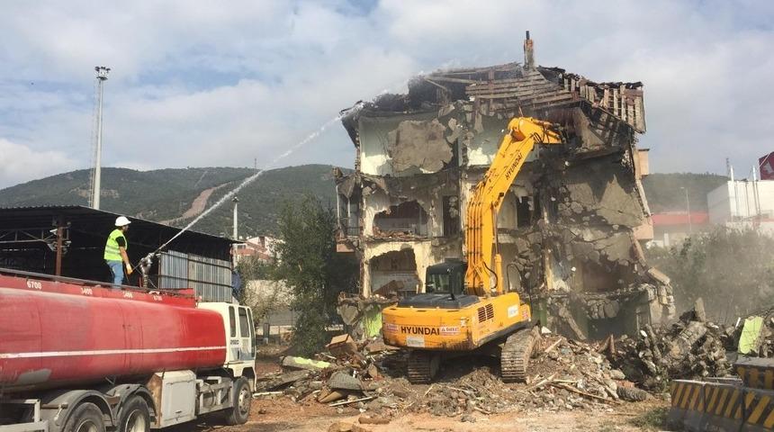 K&ouml;rfez&rsquo;de 10 ayda 26 riskli yapı yıkıldı