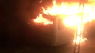 Artvin'de yolcu otobüsü alev alev yandı