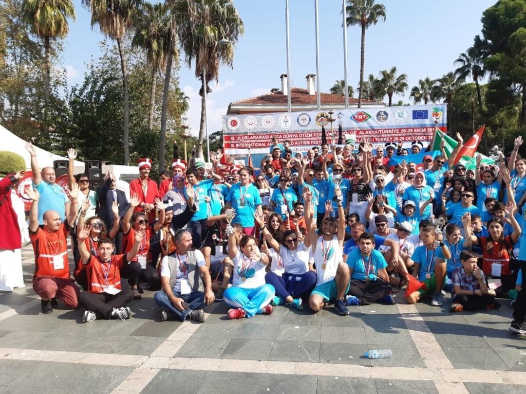 Eskişehirli otizmli &ccedil;ocuklar Alanya&rsquo;dan başarı &ouml;d&uuml;lleri ile d&ouml;nd&uuml;ler