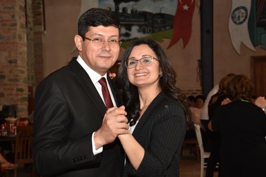 Başkan &Ouml;zcan annelerle Cumhuriyet Balosunda buluştu