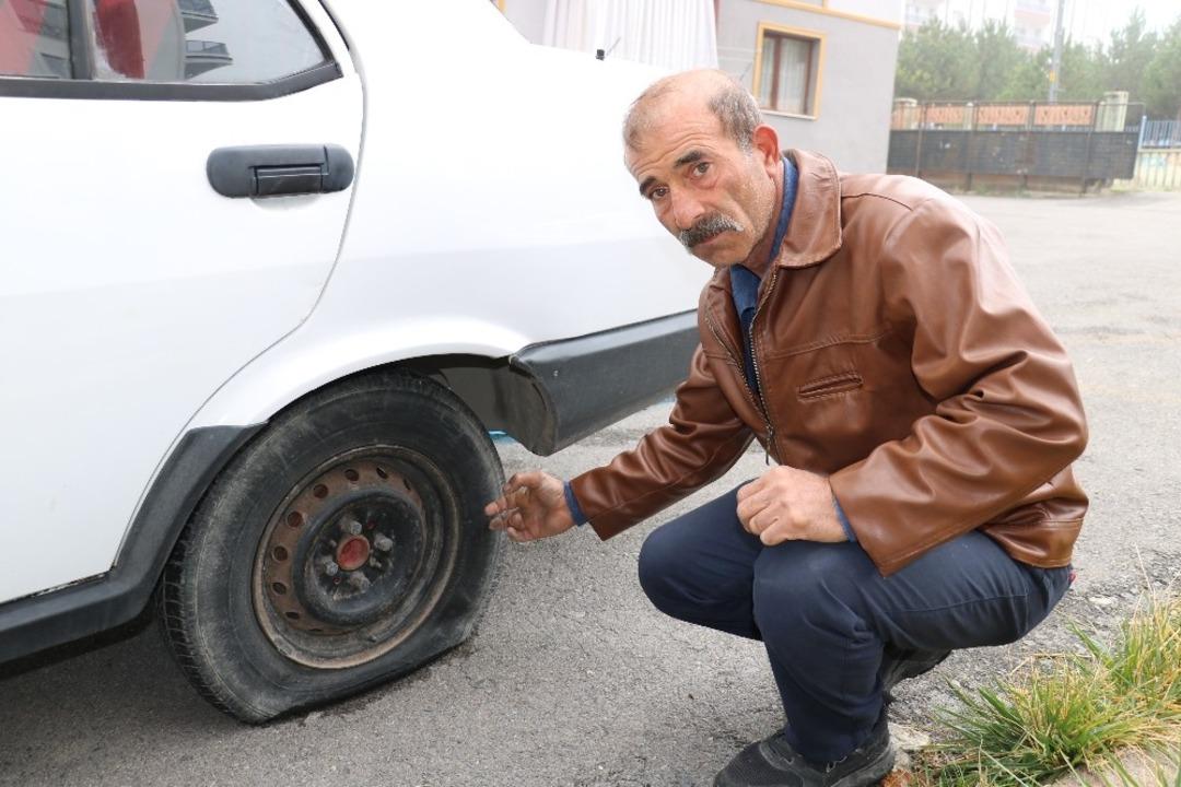 İşe gitmek i&ccedil;in arabasının başına geldiğinde şok yaşadı