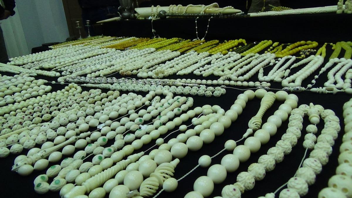 Ele ge&ccedil;irilenler şoke etti! Piton yılanı derisi, fil dişi, gergedan boynuzu...