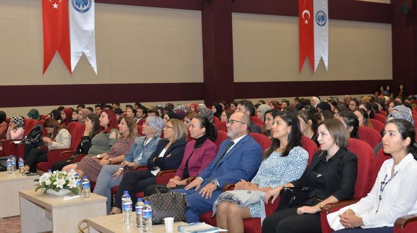 KM&Uuml;&rsquo;de &lsquo;Madde Bağımlılığı ile M&uuml;cadele&lsquo; konferansı d&uuml;zenlendi