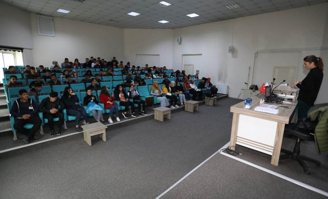 Stajyer &ouml;ğrencilere &lsquo;iş sağlığı ve g&uuml;venliği&rsquo; eğitimi