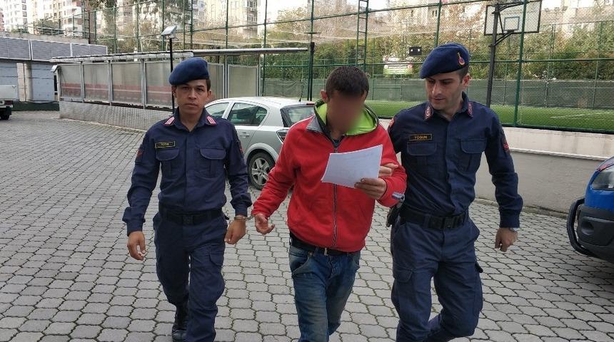 Hırsızlık yaptığı iddia edilen gen&ccedil; yakalandı