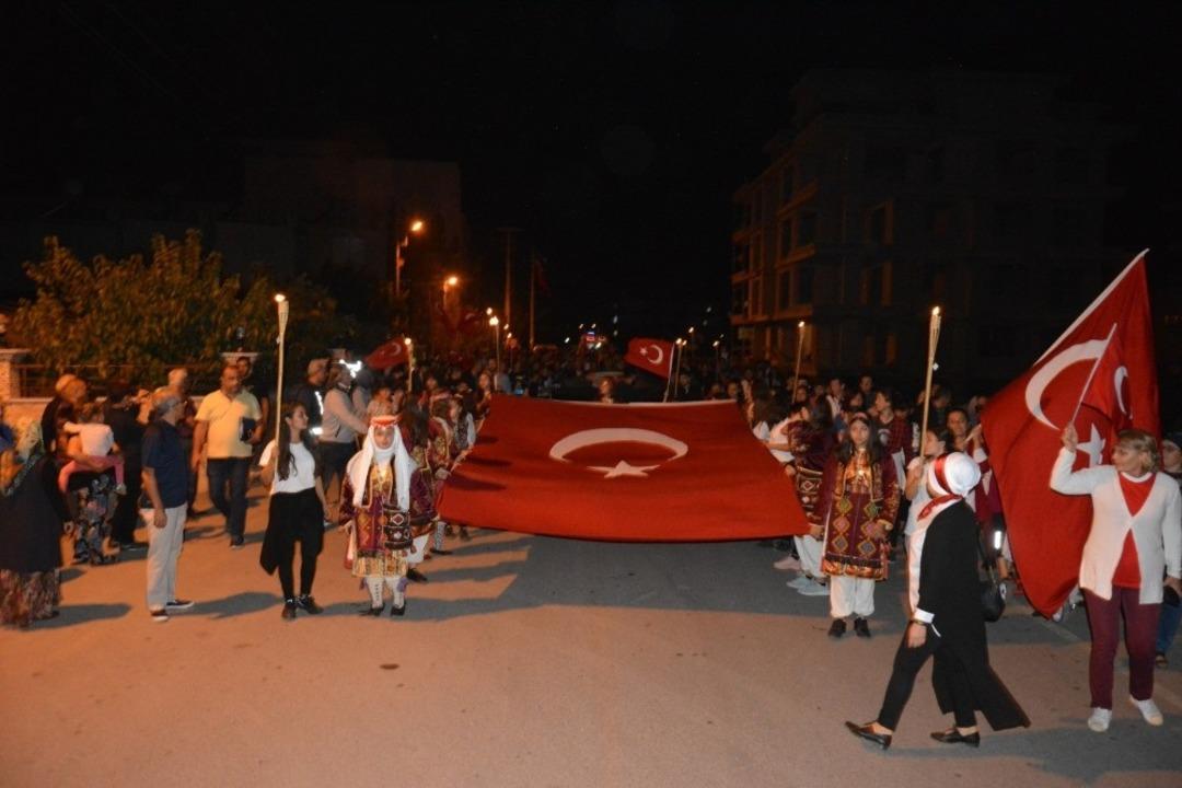 Bozyazı&rsquo;da fener alayı coşkusu