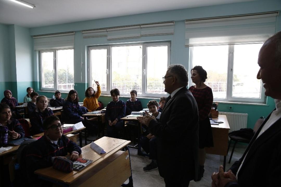 Eğitime &ouml;nem, okullara destek