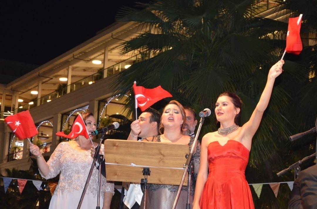 MaviBah&ccedil;e&rsquo;de Cumhuriyet Bayramı coşkusu