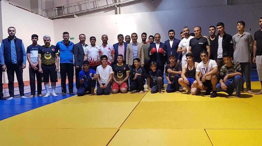 Başkan Dağtekin Avrupa&rsquo;da derece yapan sporcularla bir araya geldi