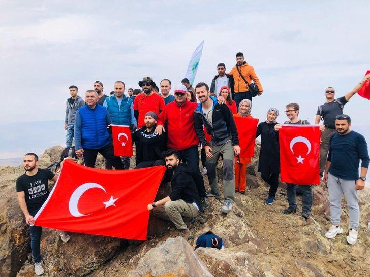 Tuzluca’da Tekelti Dağına Cumhuriyet Bayramı anısına tırmanış düzenlendi G3