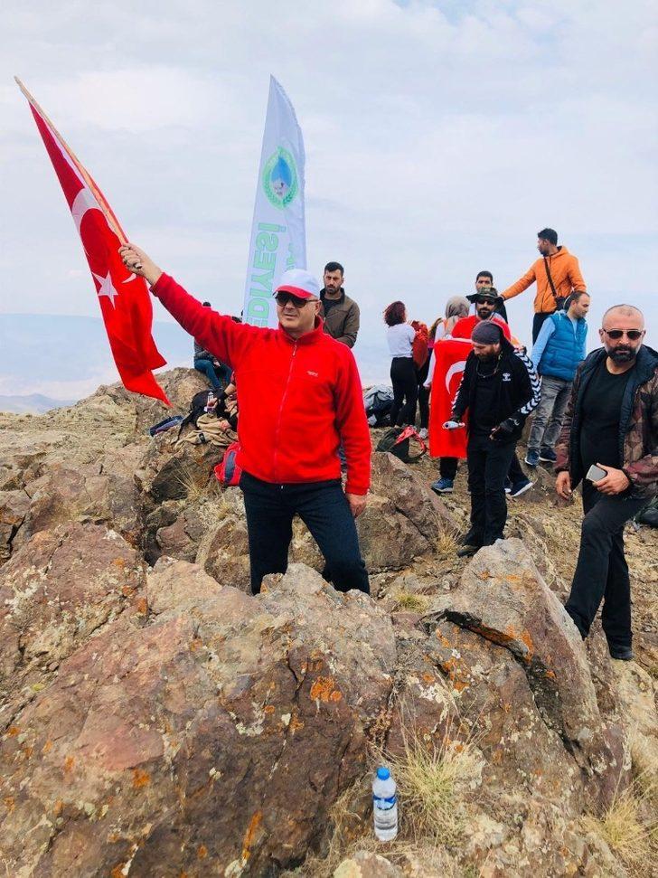 Tuzluca’da Tekelti Dağına Cumhuriyet Bayramı anısına tırmanış düzenlendi G5