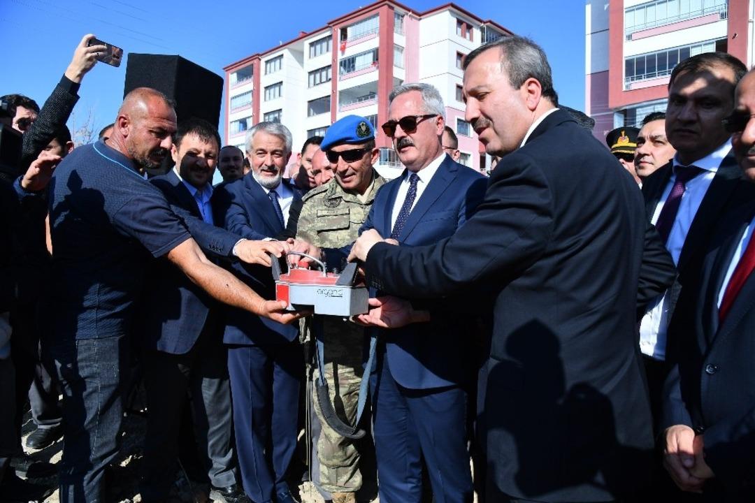 Anlamlı temel atmaya, anlamlı a&ccedil;ılış tarihi