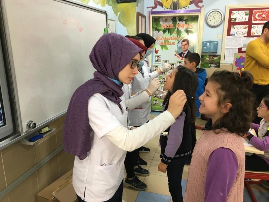 Şuhut&rsquo;ta &ouml;ğrencilere Flor Vernik Uygulaması