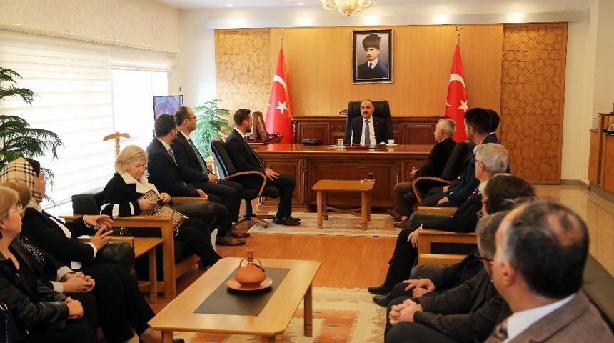 Kızılay&rsquo;dan Vali G&uuml;naydın&rsquo;a ziyaret