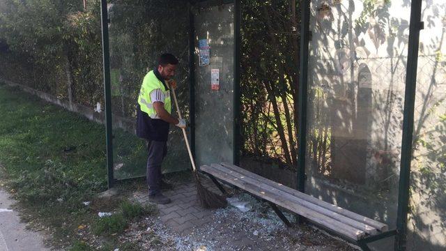 Parklardaki pislik ekipleri de şaşırtıyor