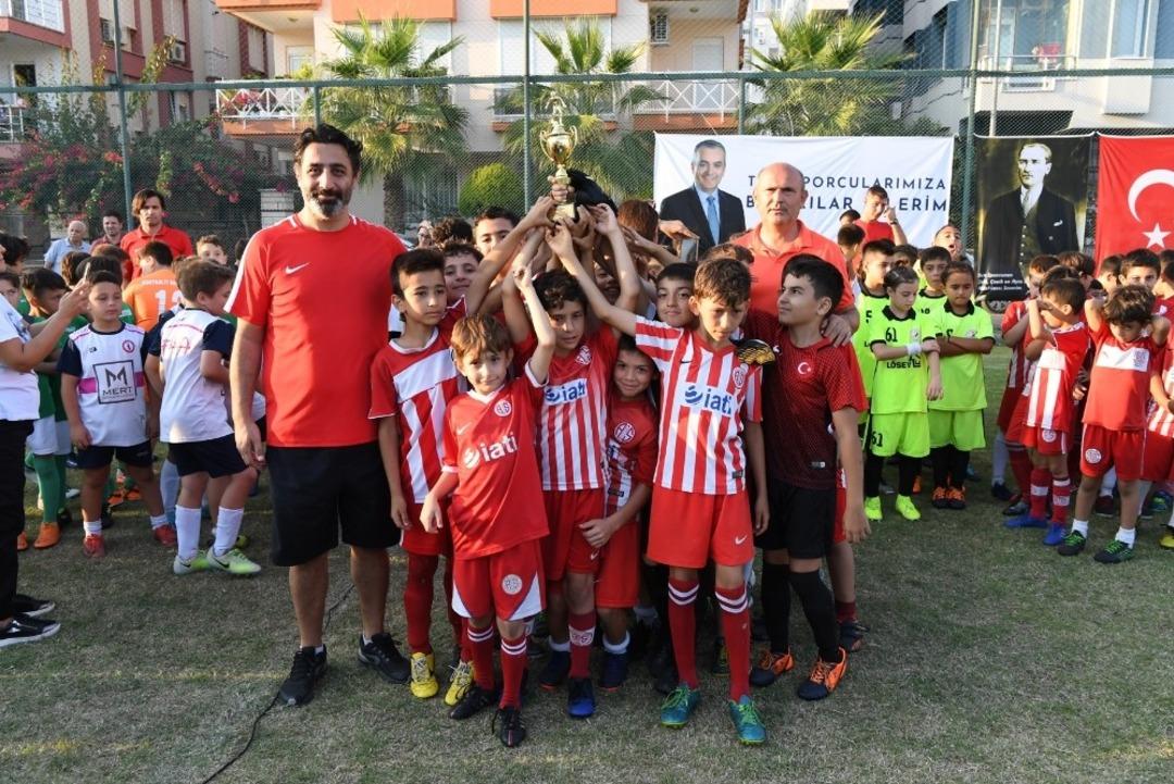 Konyaaltı Belediyesi&rsquo;nden &ldquo;Cumhuriyet&rdquo; turnuvası