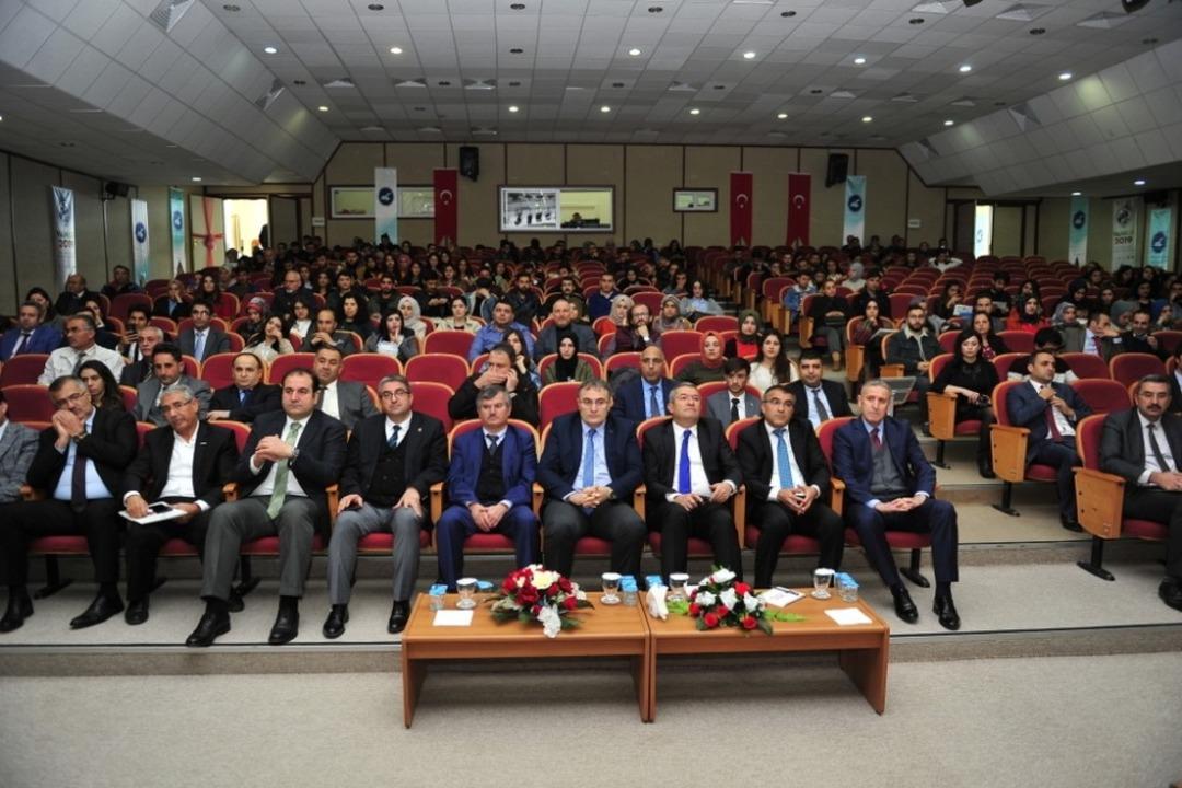 Van YY&Uuml;&rsquo;de &lsquo;VANKİF-2019 Van İnsan Kaynakları Kariyer ve İstihdam Fuarı&rsquo; a&ccedil;ıldı