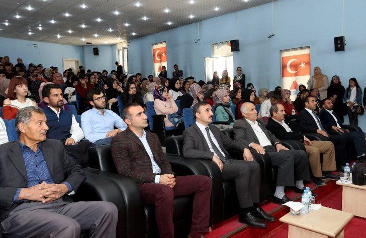 Ağrı’da ‘Bilimlerin Işığında Yaratılış ve Yaratıcıyı Anlama’ konferansı G2
