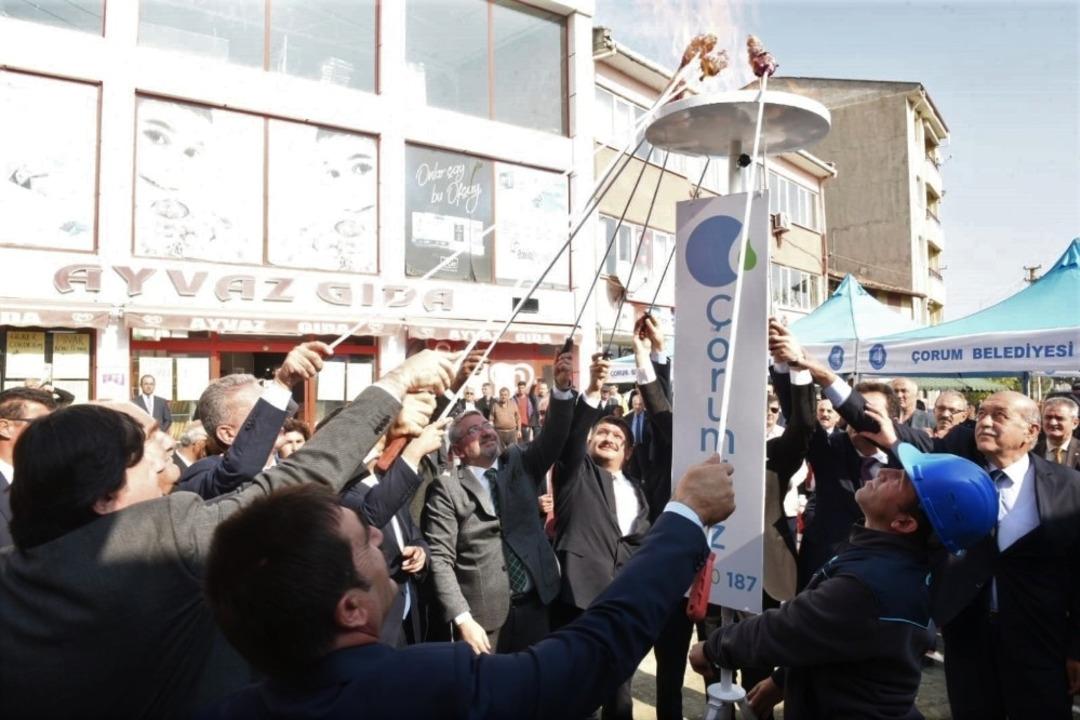 Mecit&ouml;z&uuml;&rsquo;ne ilk doğalgaz verildi