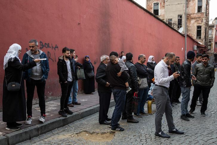 İstanbul Valiliği'nin kaydı olmayan Suriyeliler için verdiği süre doldu! Suriyeliler göç idarelerine akın etti G3