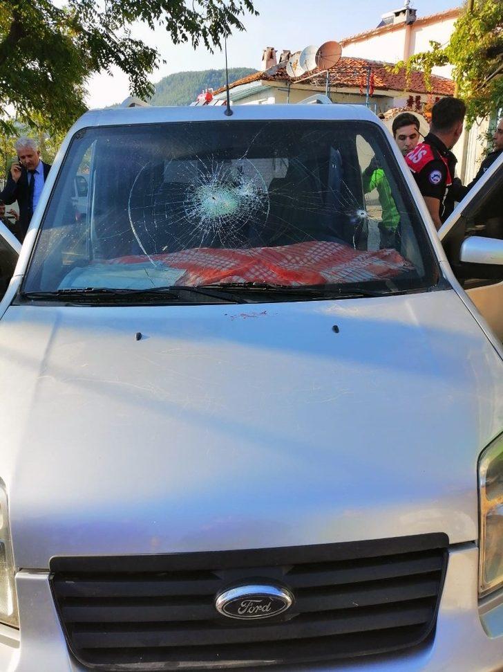 Dur ihtarı yapan polise çarptı G4