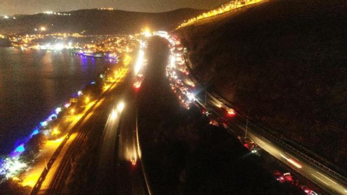 TEM'de feci kaza: Ulaşıma kapandı!