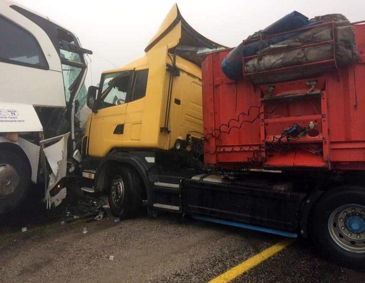 Yolcu otobüsü ile TIR çarpıştı: 5 yaralı G2