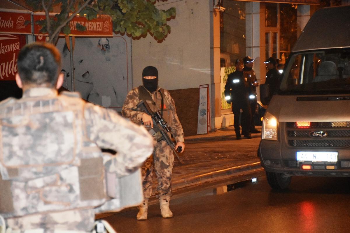 Malatya'da korku dolu anlar! Eşini, 2 &ccedil;ocuğunu ve komşusunu rehin aldı