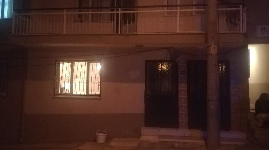 İzmir'de korku dolu gece! İçinde çocukların da olduğu eve silahlı saldırı