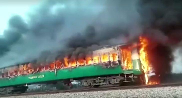 Pakistan'da yolcu treninde yangın faciası! Çok sayıda ölü var G1