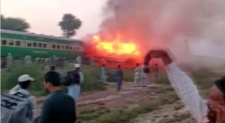 Pakistan'da yolcu treninde yangın faciası! Çok sayıda ölü var G2