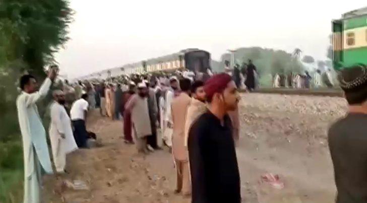 Pakistan'da yolcu treninde yangın faciası! Çok sayıda ölü var G4