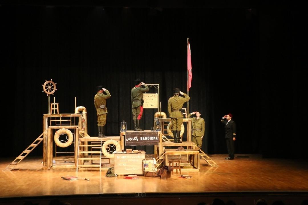 Beşiktaş&rsquo;ta sergilenen tiyatronun geliri Mehmet&ccedil;ik Vakfı&rsquo;na bağışlanacak