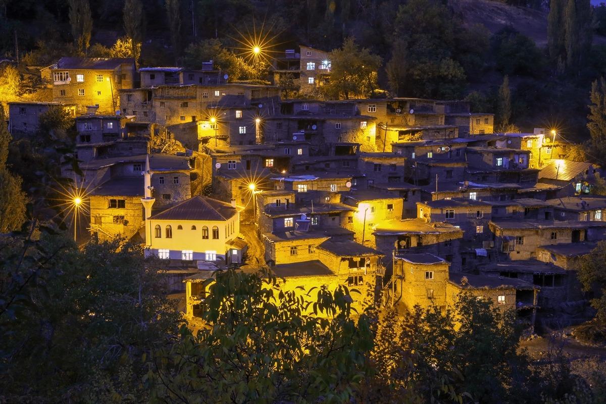 Hizan ziyaret&ccedil;ilerini b&uuml;y&uuml;l&uuml;yor