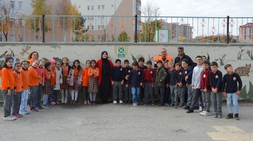 Bayburt&rsquo;ta &ouml;ğrenciler toplanma alanları konusunda bilgilendirildi