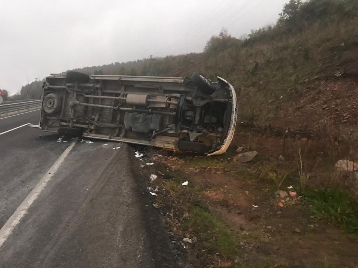Zonguldak'ta maden iş&ccedil;ilerini taşıyan minib&uuml;s kaza yaptı: 15 yaralı