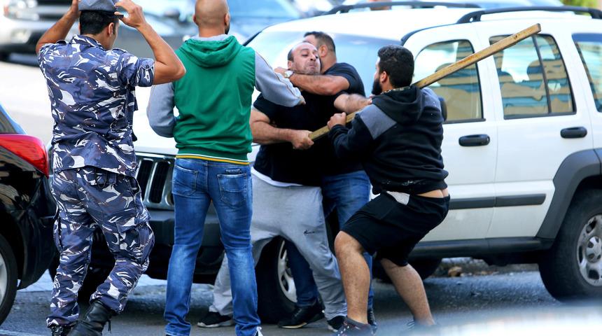 Lübnan'da ordu ile göstericiler arasında gerginlik